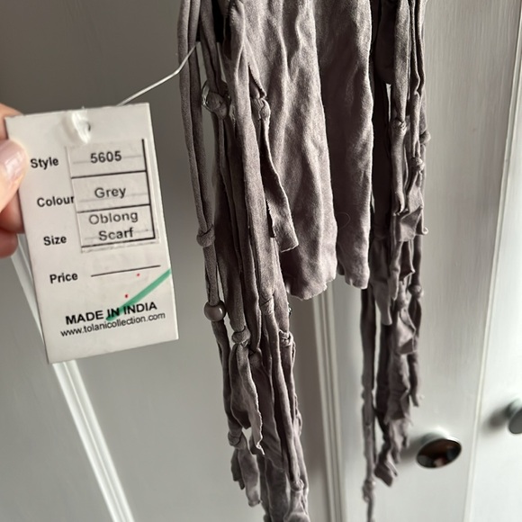 Tolani NWT Oblong Scarf - Picture 6 of 14